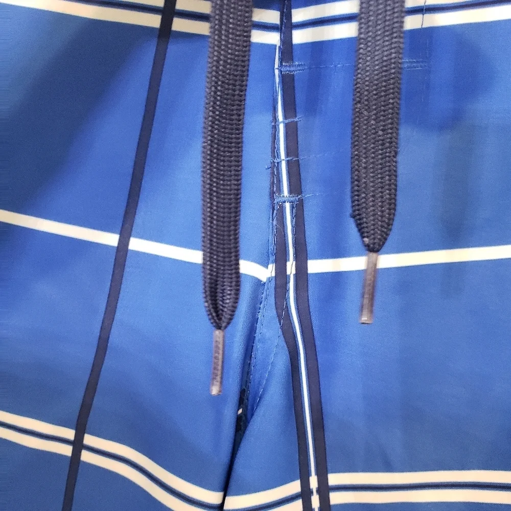 The North Face Blue White Black Plaid Boardshorts Size 36